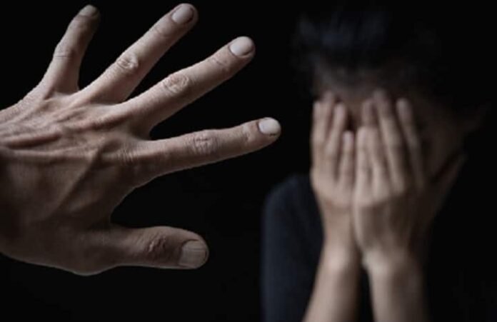 हिंदू जागरण मंच युवावाहिनी के जिला अध्यक्ष नवीन रौतेला पर नाबालिक युवती से दुष्कर्म का आरोप, कांग्रेस ने किया सरकार का पुतला दहन