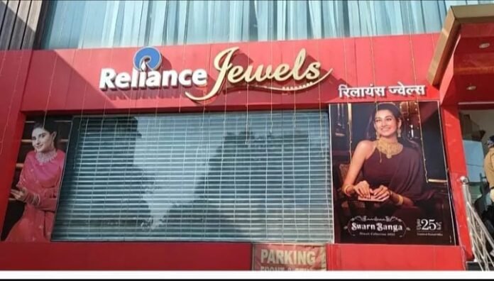 राजधानी में राष्ट्रपति दौरे के दरमियां चोरों ने शहर के बीचो-बीच दिया लाखों की लूट को अंजाम , नगदी और आभूषण लूटकर रफू चक्कर