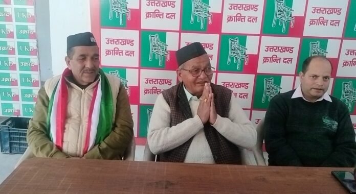 मूल निवास और भू कानून को लेकर धामी सरकार जनता को बरगला कर रही है – काशी सिंह ऐरी