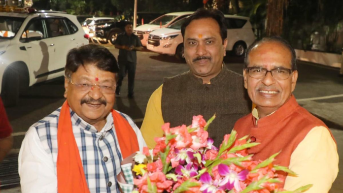 मध्य प्रदेश के अगले CM को लेकर सस्पेंस, तीन केंद्रीय पर्यवेक्षक भोपाल पहुंचे