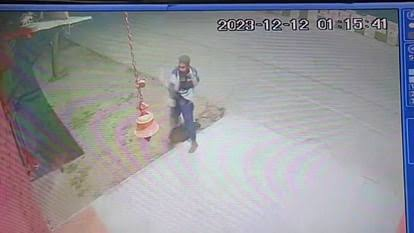 देहरादून में मुस्लिम युवक ने फेके मंदिर पर पत्थर, सीसीटीवी में हुआ का कैद