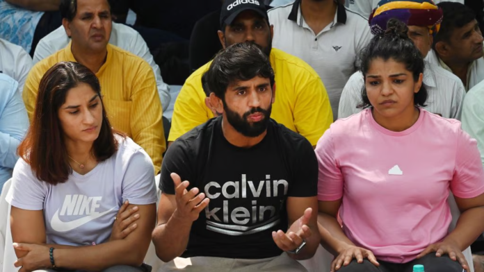 राजनीति का जाल, सितारों का पतन : धूमिल होता मैदान