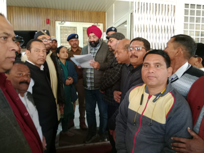 उत्तराखंड में कड़े भूकानून की मांग