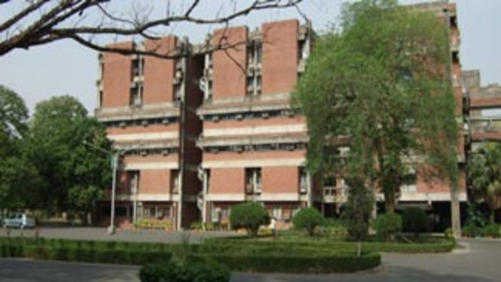 आईआईटी कानपुर में तीसरी आत्महत्या से छात्रों के मानसिक स्वास्थ्य पर चिंताएं गहराईं