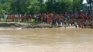 वडोदरा की झील में नाव पलटने से 14 छात्रों और 2 शिक्षकों की दर्दनाक मौत, 27 सवारों में से कई लापता
