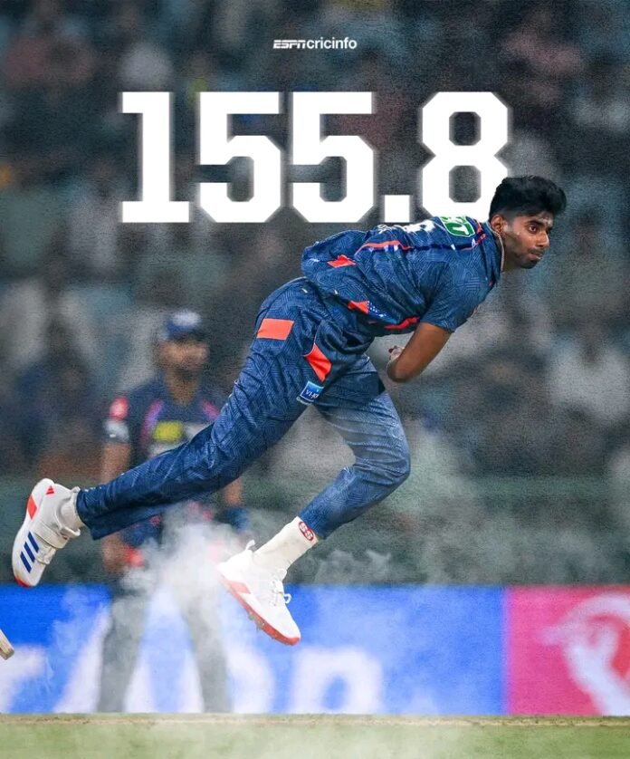 मयंक यादव ने अपनी रफ्तार से सबको चौंकाया, 150 किमी प्रति घंटे की रफ्तार से गेंदबाजी कर रहे हैं।
