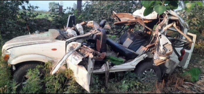 मुरादाबाद में वाहन पलटने से देहरादून के सर्फा कारोबारी के परिवार के 4 लोगों की मौत ,2 गंभीर रूप से घायल।