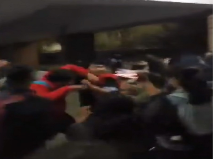 हिंसक झड़प: जेएनयू परिसर में छात्र गुटों में टकराव