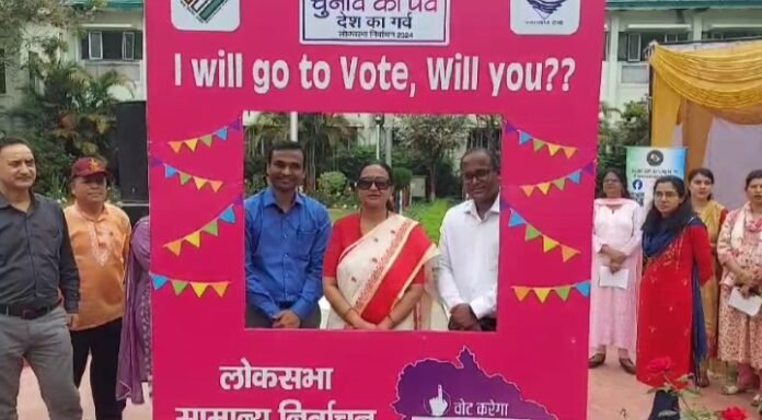 मुख्य सचिव राधा रतूड़ी ने अधिकारियों को दिलाई मतदान की शपथ