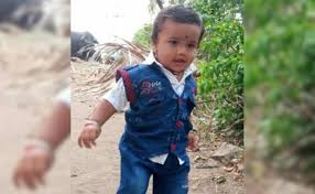 कर्नाटक में गहरे बोरवेल में गिरा बच्चा, बचाव अभियान जारी