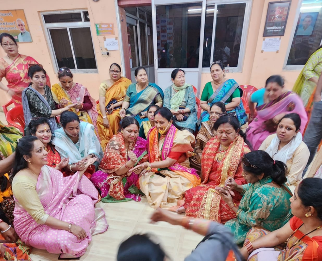 चैत्र नवरात्रि के पावन पर्व पर भाजपा महिला मोर्चा ने कमल मेहंदी की अभियान की शुरुआत