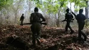 छत्तीसगढ़: सुरक्षाबलों और नक्सलियों के बीच मुठभेड़ में 13 नक्सली ढेर
