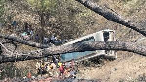 जम्मू में दर्दनाक हादसा: बस खाई में गिरी, 21 की मौत, 40 घायल