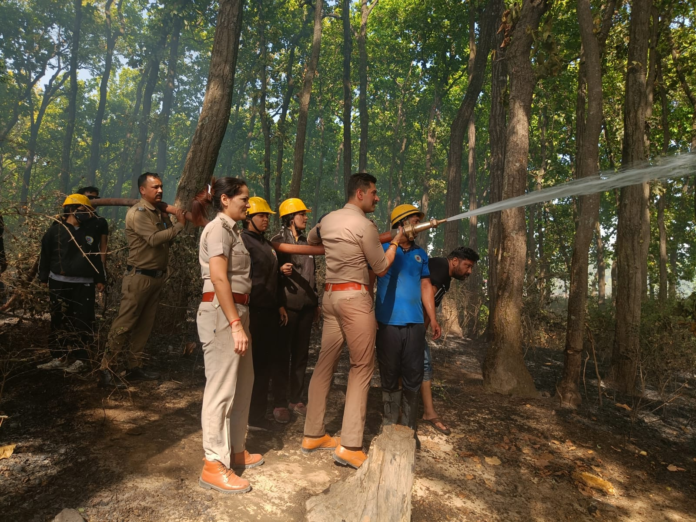 सेलाकुई क्षेत्र में भाववाला क्षेत्र सुंदरवन के पास झुग्गी झोपड़ियों में आग, दून पुलिस ने किया सकुशल रेस्क्यू