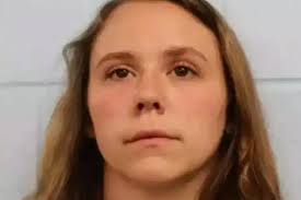 शिक्षक पर छात्र के साथ अनुचित संबंध का आरोप, गिरफ्तार