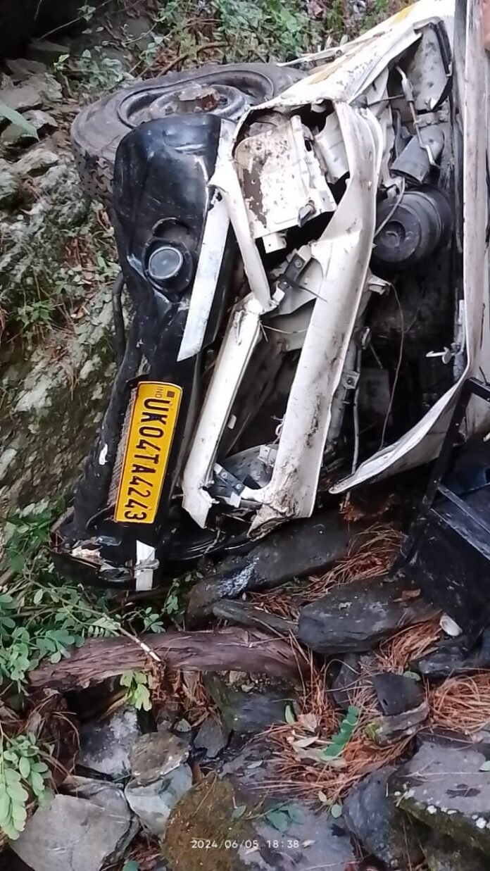 दुखद खबर: यहां मैक्स खाई में गिरने से पांच लोगों की मौत, कई गंभीर रूप से घायल