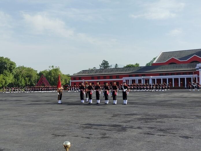 भारतीय सैन्य अकादमी में अधिकारी प्रशिक्षुओं का समारोहिक सम्मान