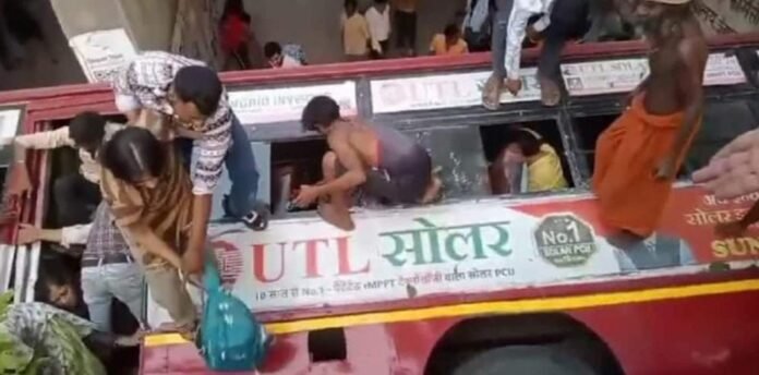 पुल से नीचे गिरी यूपी रोडवेज की बस, मची अफरा-तफरी, कई यात्री घायल