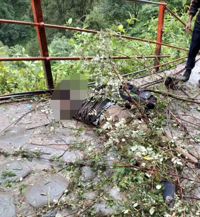 दुखद: केदारनाथ पैदल मार्ग पर मलबा गिरने से 3 लोगों की मौत, कई घायल