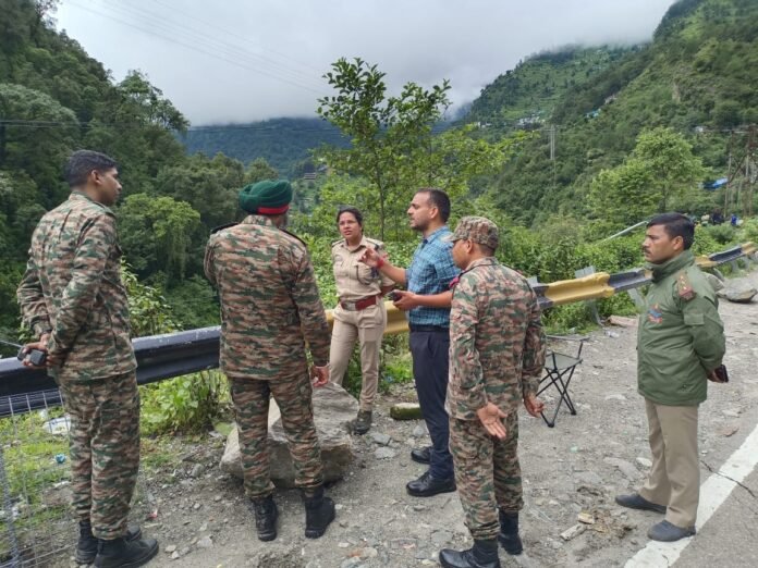 केदारनाथ अपडेट: सेना ने केदारनाथ यात्रा मार्ग पर बढ़ाई मदद, बाढ़ प्रभावित इलाकों में राहत और बचाव कार्य तेज