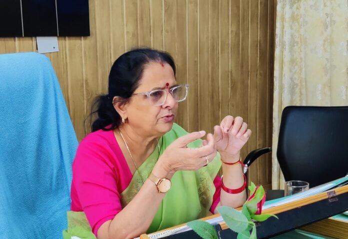 महिला डॉक्टर की छिपकर फोटो वीडियो बनाने के मामले में महिला आयोग ने की कड़ी कार्रवाई की मांग