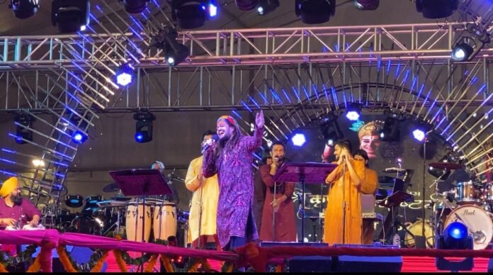 देहरादून पुलिस लाइन में जन्माष्टमी की धूम , भजन गायक हंसराज रघुवंशी और पांडवाज ग्रुप के गानों पर जमकर थिरके लोग