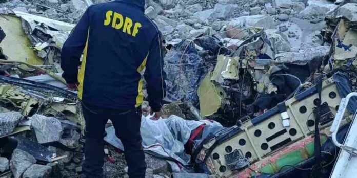 केदारनाथ में खराब हेलीकॉप्टर क्रैश, पायलट की सूझबूझ से कोई हताहत नहीं