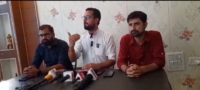 उत्तराखंड क्रांति दल को बड़ा झटका, सैकड़ों युवाओं ने दिया इस्तीफा