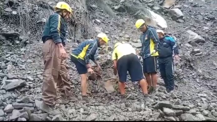 रुद्रप्रयाग में भारी भूस्खलन, 5 तीर्थयात्री की मौत, कई यात्री घायल