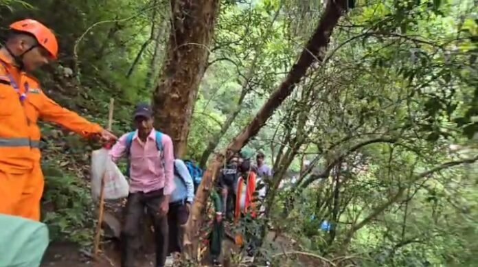केदारनाथ धाम मार्ग पर भू-धंसाव, हजारों यात्री फंसे, रेस्क्यू टीमें मौके पर