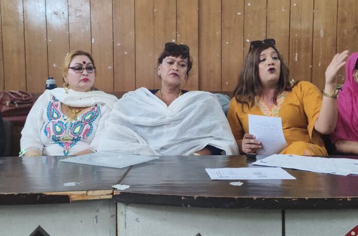 किन्नर समाज की परंपरा को बदनाम करने की साजिश, कनवर्टेड ट्रांसजेंडरों पर आरोप