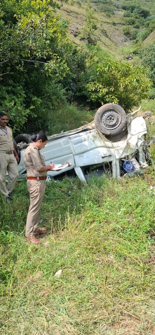 पिथौरागढ़ में दर्दनाक हादसा: स्कॉर्पियो खाई में गिरी, तीन की मौत