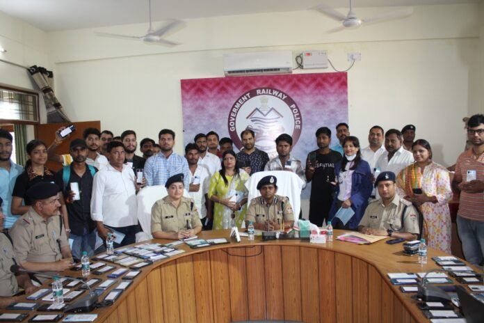 उत्तराखंड जीआरपी ने की अपराध समीक्षा बैठक, यात्रियों को लौटाए 20 लाख के मोबाइल