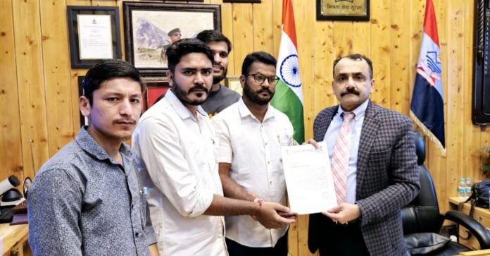 उत्तराखंड: डीजीपी ने दी पुलिस भर्ती में आयु सीमा बढ़ाने का आश्वासन, बेरोजगारों में खुशी की लहर