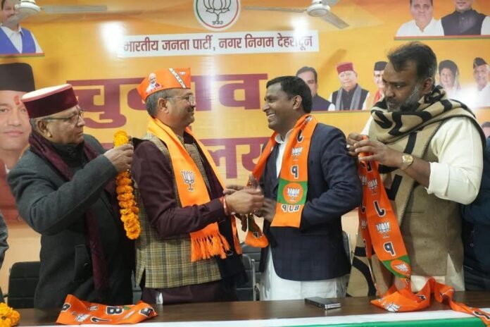 विशाल बिरला ने थामा भाजपा का दामन,भाजपा मेयर प्रत्याशी सौरव थपलियाल को मिली मजबूती