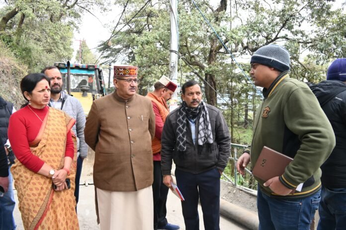 कैबिनेट मंत्री गणेश जोशी ने किया कैमल बैक रोड के निर्माण कार्यों का निरीक्षण, कार्य शीघ्र पूर्ण करने के निर्देश।