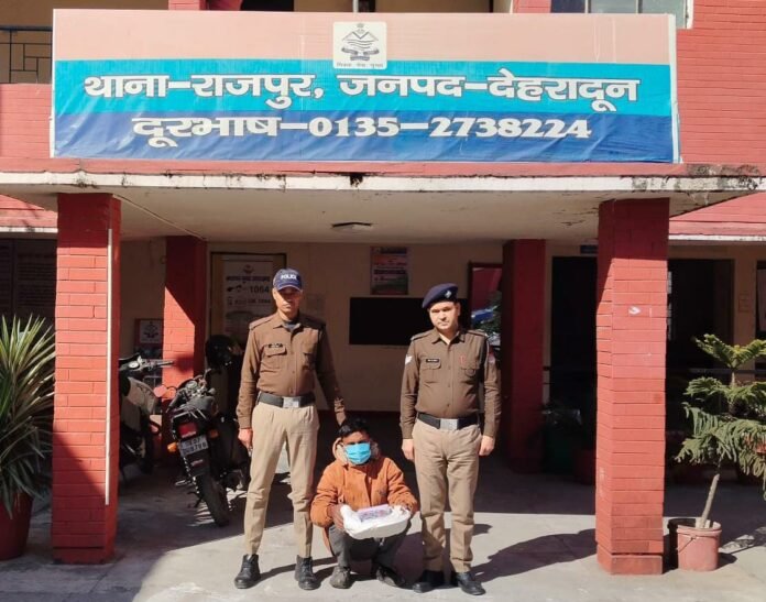 नशे की लत ने पहुँचाया सलाखों के पीछे, दून पुलिस ने मंदिर चोरी का किया खुलासा