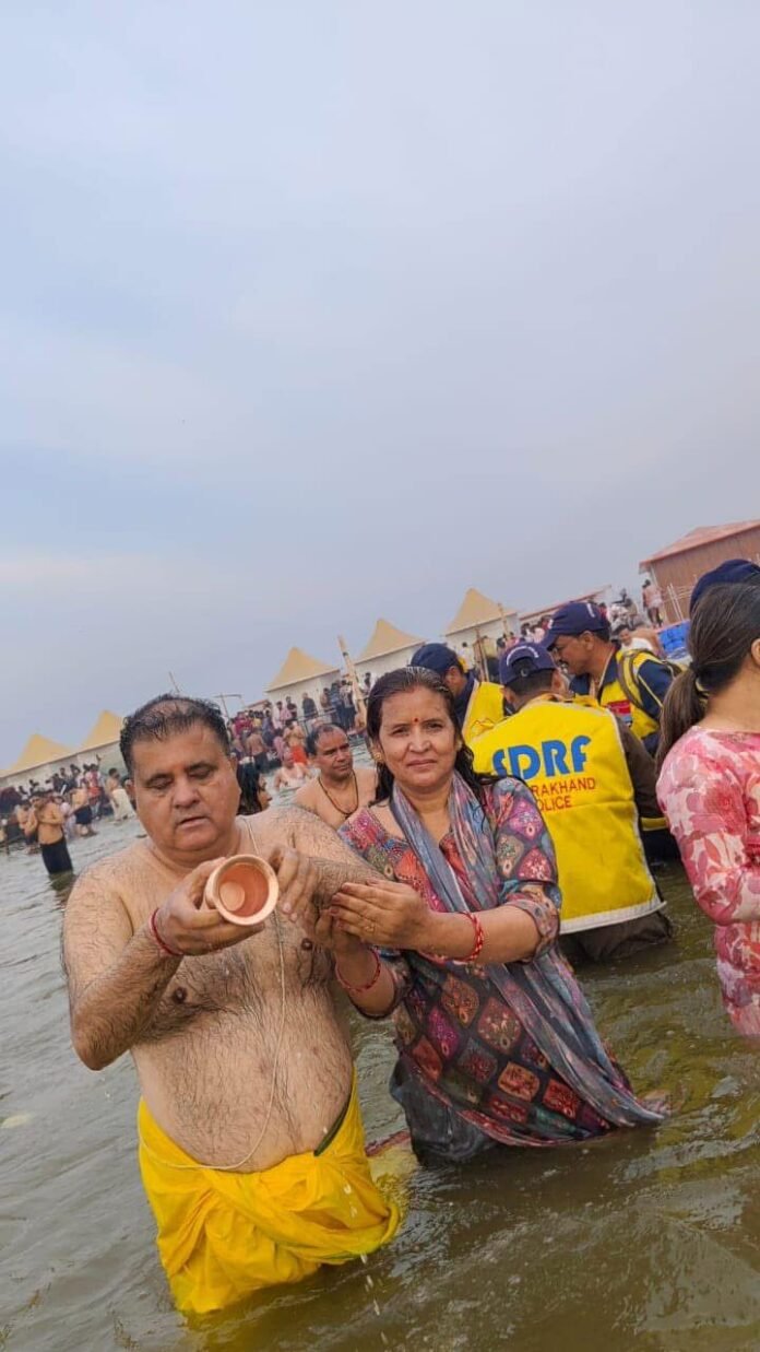 भाजपा प्रदेश अध्यक्ष ने परिवार संग महाकुंभ में लगायी आस्था की डुबकी