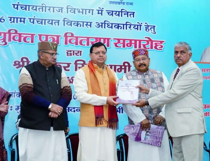 मुख्यमंत्री से मिले समर्पित आयोग के अध्यक्ष बी.एस. वर्मा, 12 जनपदों की तृतीय रिपोर्ट सौंपी