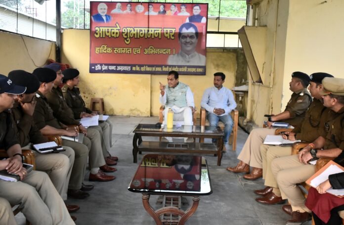 तीर्थनगरी में 31 मार्च के बाद बंद होंगे डिपार्टमेंटल स्टोर, मंत्री अग्रवाल का सख्त रुख