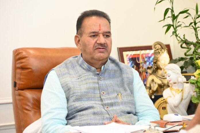 कृषि मंत्री गणेश जोशी ने चौबटिया उद्यान में पर्यटकों की सुविधा के लिए नई व्यवस्थाएँ लागू कीं