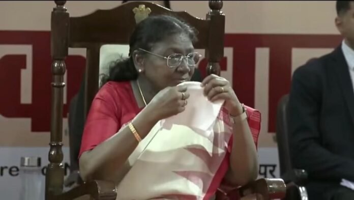 भावुक हुईं महामहिम राष्ट्रपति द्रौपदी मुर्मू ,देहरादून में दिव्यांग बच्चों ने गया राष्ट्रपति के लिए गीत ।