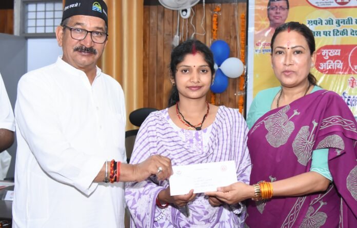जनहित कार्यों की रीढ़ हैं आंगनबाड़ी कार्यकत्रियां : रेखा आर्या टिहरी में नियुक्ति पत्र वितरण समारोह में मंत्री ने कहा – सेवा का बड़ा अवसर है यह पद