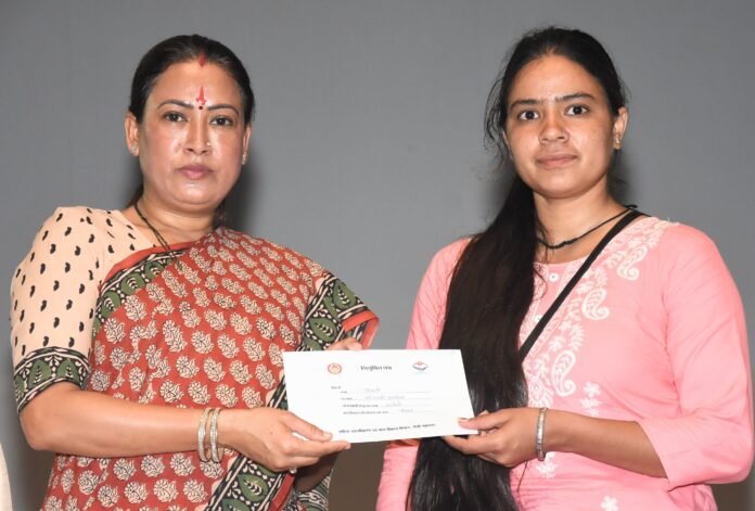 प्रदेश के भविष्य को संवारने की जिम्मेदारी आंगनवाड़ी कार्यकत्रियों पर : रेखा आर्या