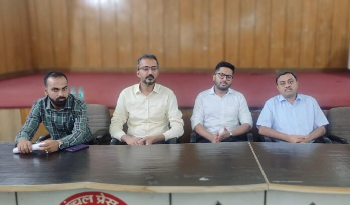 आरजी स्टोन देहरादून ने प्रेस कॉन्फ्रेंस में स्वास्थ्य जागरूकता पर दिया जोर, विशेषज्ञ डॉक्टरों से कराया परिचय