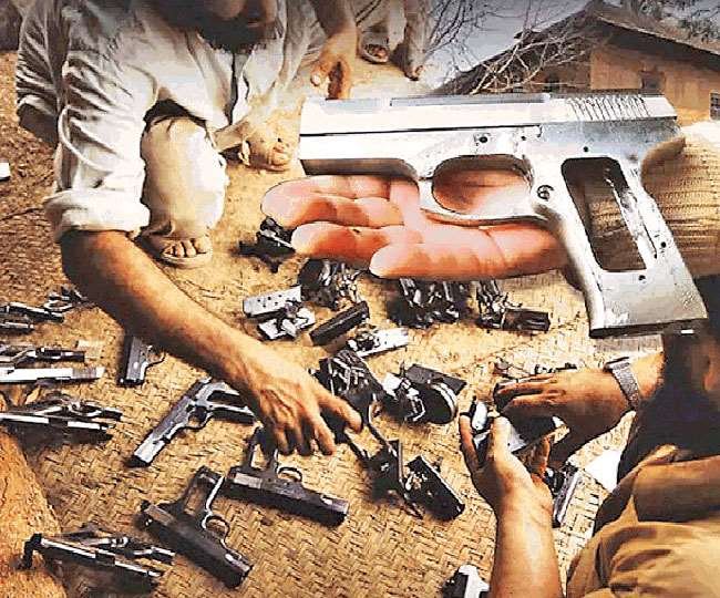 चुनाव में खपानी थी अवैध पिस्तौलें, STF ने हथियार सप्लायर को किया गिरफ्तार