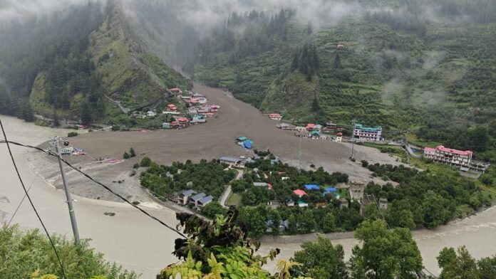 उत्तरकाशी की हर्षिल घाटी में बादल फटने से धराली बाजार तबाह, राहत-बचाव कार्य जारी