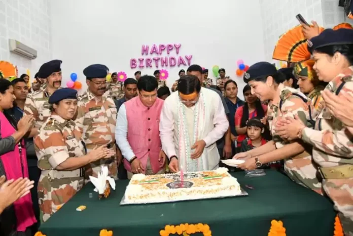 मुख्यमंत्री पुष्कर सिंह धामी ने आपदा के चलते सादगी से मनाया जन्मदिन, समारोह से बनाई दूरी