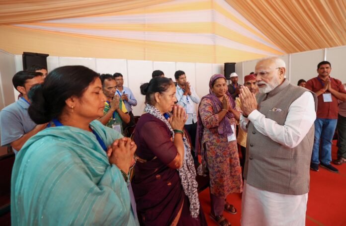 प्रधानमंत्री ने उत्तराखंड के आपदा प्रभावित परिवारों से मुलाकात की, 1200 करोड़ की आर्थिक सहायता की घोषणा