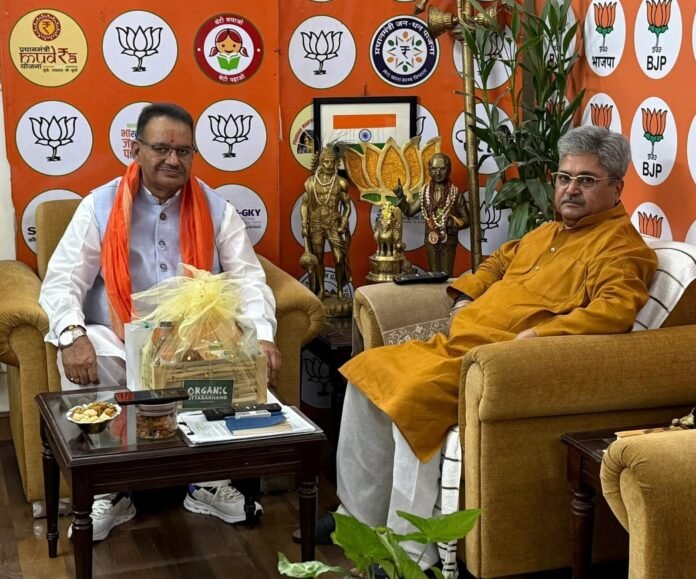 मंत्री गणेश जोशी ने नई दिल्ली में केंद्रीय मंत्री नितिन गडकरी और भाजपा के राष्ट्रीय महामंत्री दुष्यंत कुमार गौतम से की मुलाक़ात